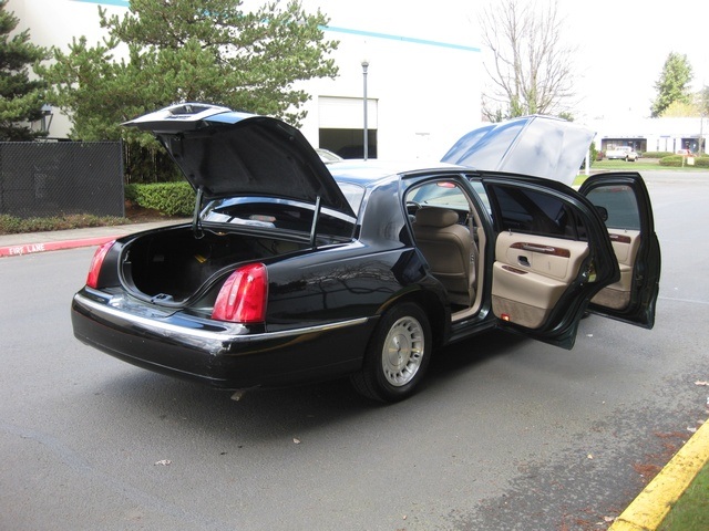 1999 Lincoln Town Car Executive   - Photo 12 - Portland, OR 97217