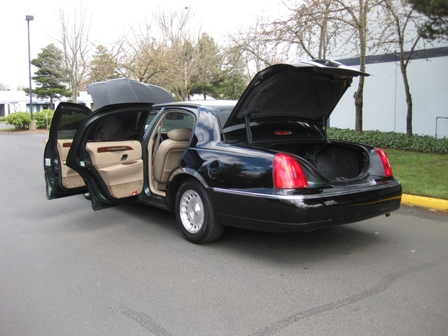 1999 Lincoln Town Car Executive   - Photo 10 - Portland, OR 97217