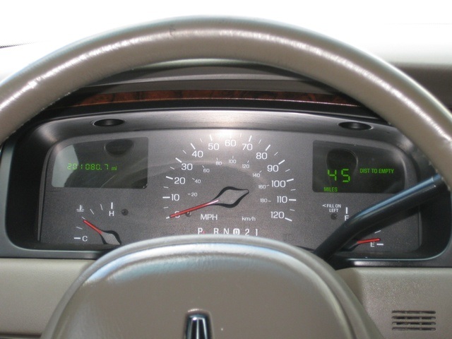 1999 Lincoln Town Car Executive   - Photo 29 - Portland, OR 97217