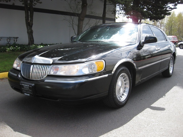 1999 Lincoln Town Car Executive   - Photo 38 - Portland, OR 97217