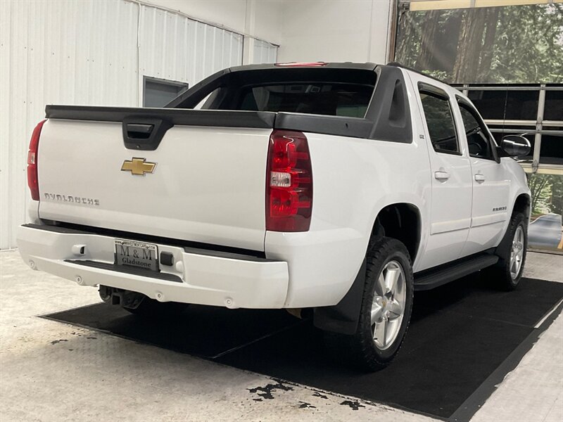 2007 Chevrolet Avalanche LTZ 1500 Sport Utility Truck 4X4 / Leather Heated  / Sunroof / Excel Cond - Photo 8 - Gladstone, OR 97027