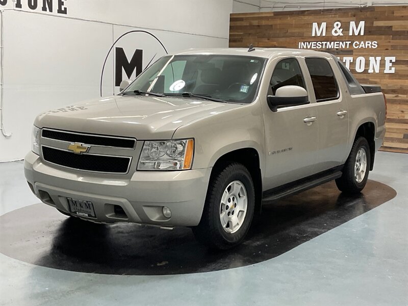 2009 Chevrolet Avalanche LT Sport Utility Pickup / V8 5.3L / Backup Camera  / LOCAL SUV - Photo 53 - Gladstone, OR 97027