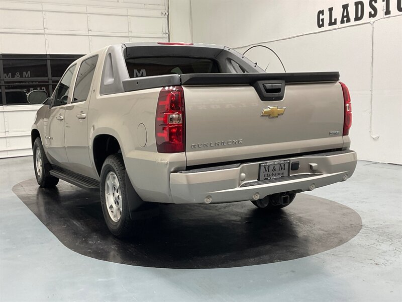 2009 Chevrolet Avalanche LT Sport Utility Pickup / V8 5.3L / Backup Camera  / LOCAL SUV - Photo 8 - Gladstone, OR 97027