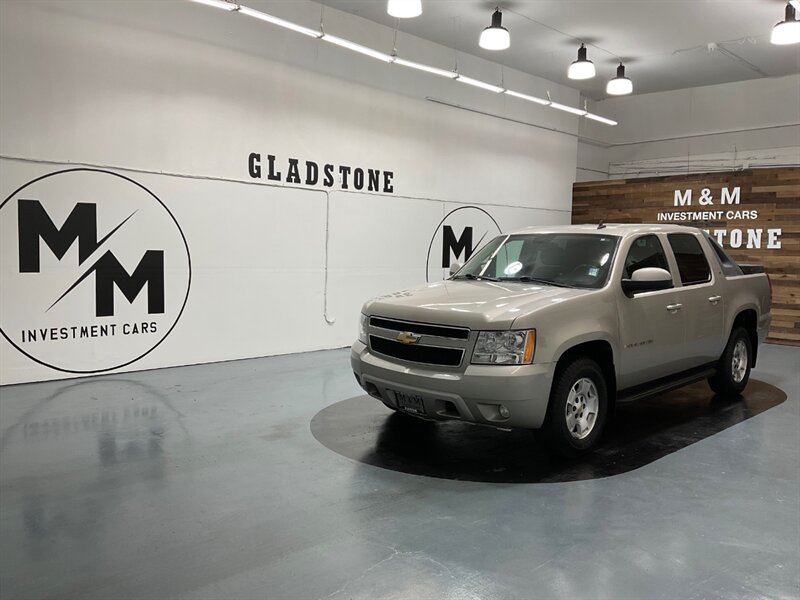 2009 Chevrolet Avalanche LT Sport Utility Pickup / V8 5.3L / Backup Camera  / LOCAL SUV - Photo 25 - Gladstone, OR 97027