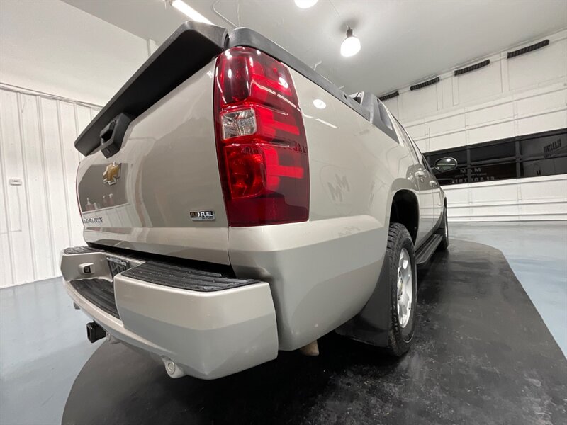 2009 Chevrolet Avalanche LT Sport Utility Pickup / V8 5.3L / Backup Camera  / LOCAL SUV - Photo 36 - Gladstone, OR 97027