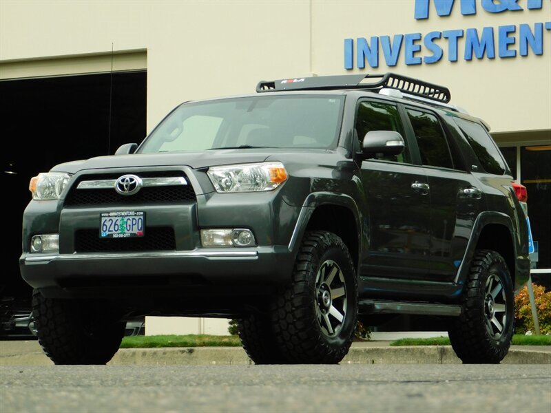 2013 Toyota 4Runner SR5 / 4X4 / LEATHER / SUNROOF / 1-OWNER / LIFTED