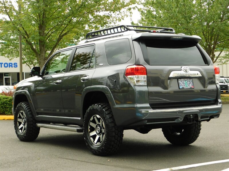 2013 Toyota 4Runner SR5 / 4X4 / LEATHER / SUNROOF / 1-OWNER / LIFTED