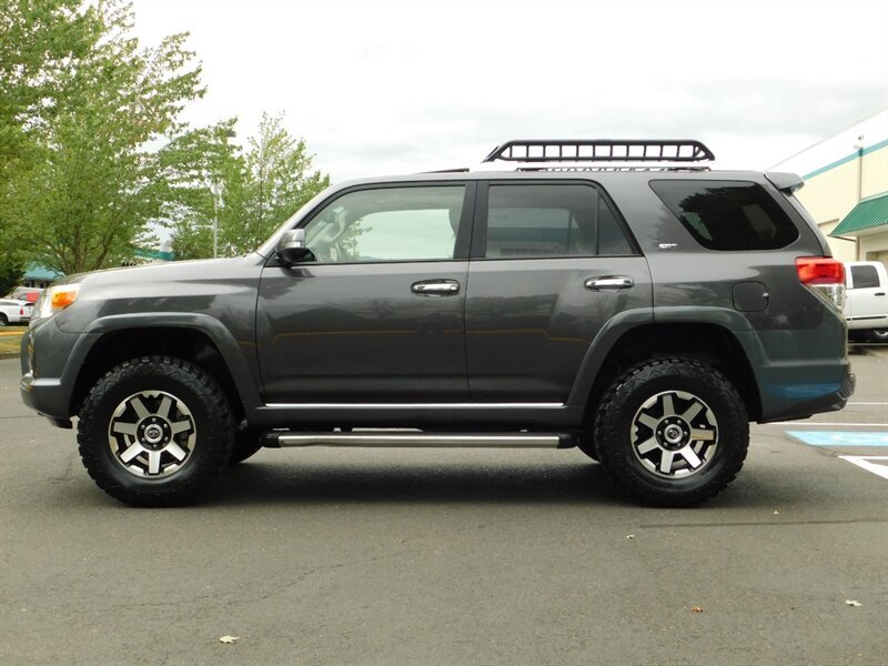 2013 Toyota 4Runner SR5 / 4X4 / LEATHER / SUNROOF / 1-OWNER / LIFTED