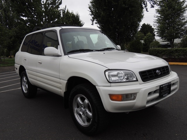 1999 Toyota RAV4 Sport Utility / AWD / 4Cyl / 5-Speed / Gas Saver   - Photo 2 - Portland, OR 97217