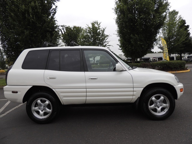 1999 Toyota RAV4 Sport Utility / AWD / 4Cyl / 5-Speed / Gas Saver   - Photo 4 - Portland, OR 97217