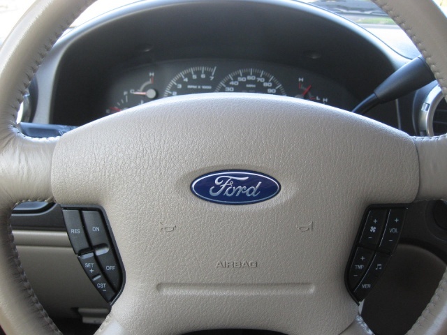 2003 Ford Expedition Eddie Bauer   - Photo 42 - Portland, OR 97217