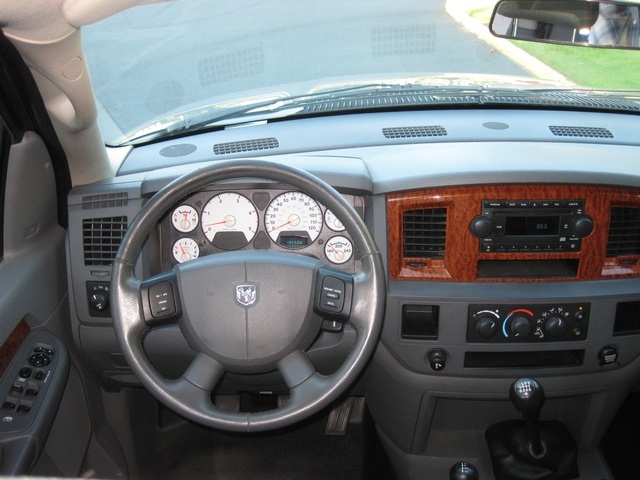 2006 Dodge Ram 2500 SLT/ 5.9L Diesel/ 6-Speed Manual   - Photo 25 - Portland, OR 97217