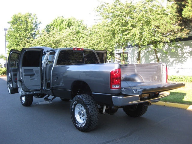 2006 Dodge Ram 2500 SLT/ 5.9L Diesel/ 6-Speed Manual   - Photo 10 - Portland, OR 97217