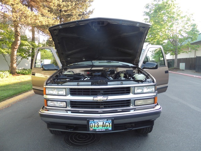 1995 Chevrolet Suburban K1500/4WD/ 3rd Seat / Runs Excellent   - Photo 16 - Portland, OR 97217