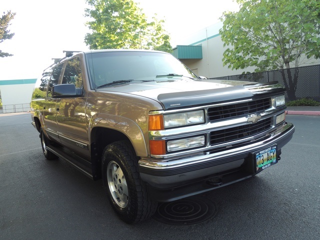 1995 Chevrolet Suburban K1500/4WD/ 3rd Seat / Runs Excellent   - Photo 2 - Portland, OR 97217