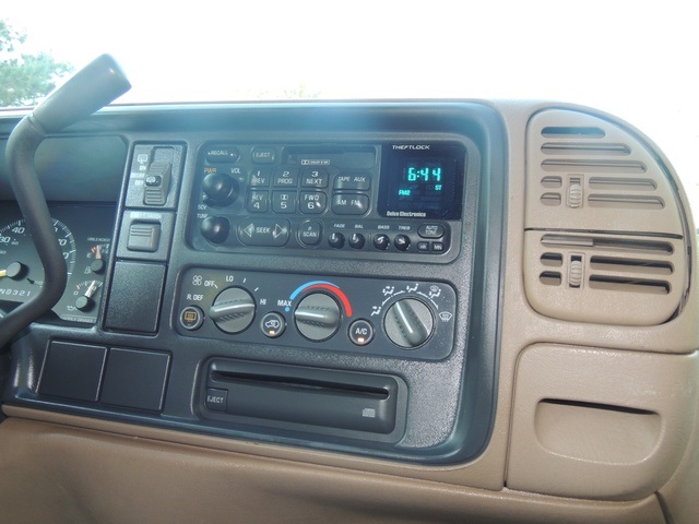 1995 Chevrolet Suburban K1500/4WD/ 3rd Seat / Runs Excellent   - Photo 30 - Portland, OR 97217