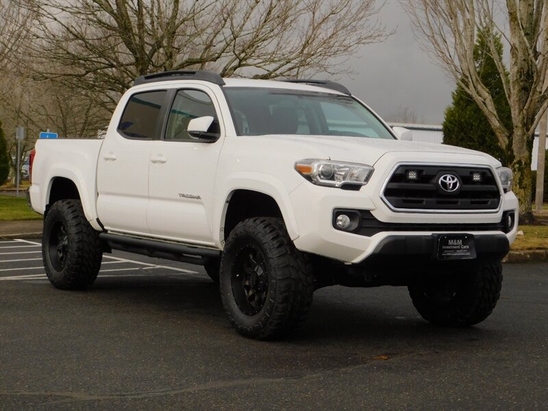 2016 Toyota Tacoma SR5 V6 Double Cab 4X4 / LIFTED w/ NEW 33