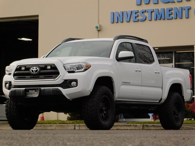 2016 Toyota Tacoma SR5 V6 Double Cab 4X4 / LIFTED w/ NEW 33