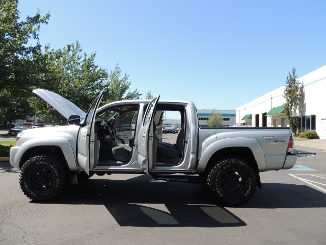 2011 Toyota Tacoma V6 / Crew Cab / 4X4 / TRD OFF RD / SPORT/ LIFTED