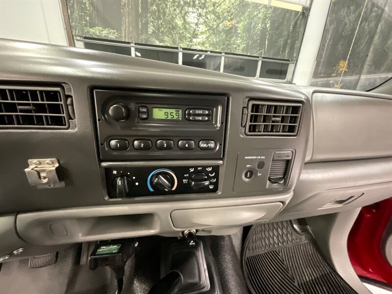 2004 Ford F-350 2dr Standard Cab 4WD /6.0L DIESEL / 6-SPEED MANUAL  /1-OWNER LOCAL OREGON TRUCK / RUST FREE / 126,000 MILES - Photo 18 - Gladstone, OR 97027