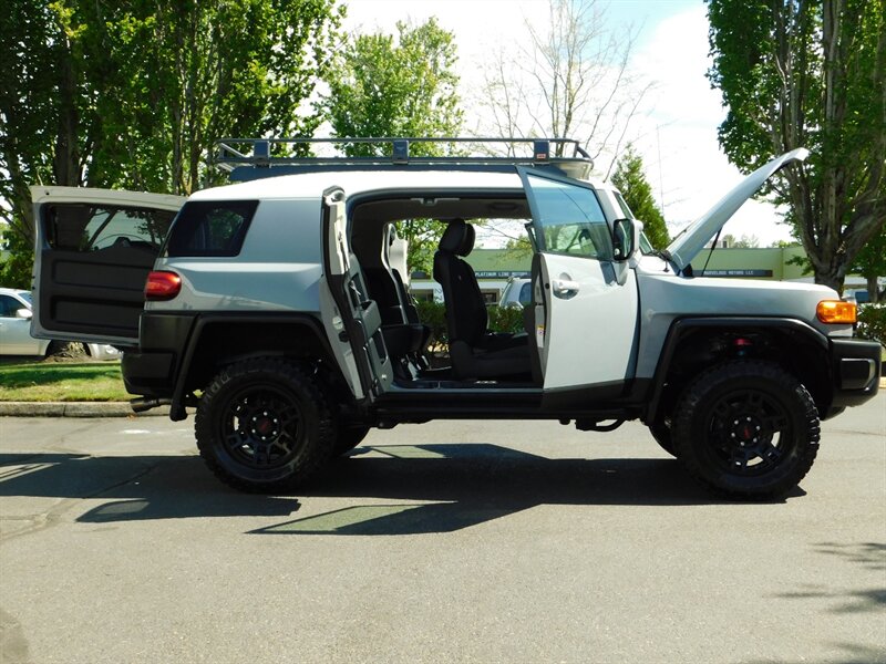 2014 Toyota FJ Cruiser 4X4 / TRD PKG / CRAWL CONTROL / LOW MILES LIFTED   - Photo 29 - Portland, OR 97217