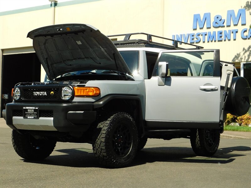 2014 Toyota FJ Cruiser 4X4 / TRD PKG / CRAWL CONTROL / LOW MILES LIFTED   - Photo 25 - Portland, OR 97217