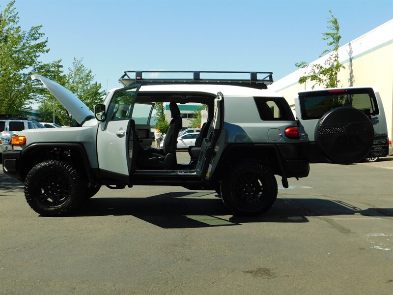 2014 Toyota FJ Cruiser 4X4 / TRD PKG / CRAWL CONTROL / LOW MILES LIFTED   - Photo 26 - Portland, OR 97217