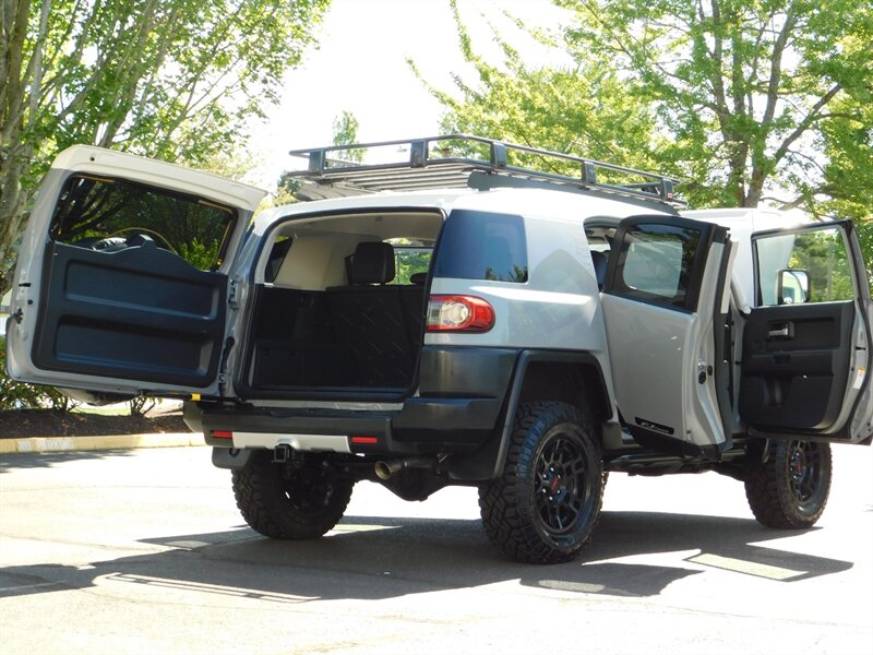 2014 Toyota FJ Cruiser 4X4 / TRD PKG / CRAWL CONTROL / LOW MILES LIFTED   - Photo 28 - Portland, OR 97217