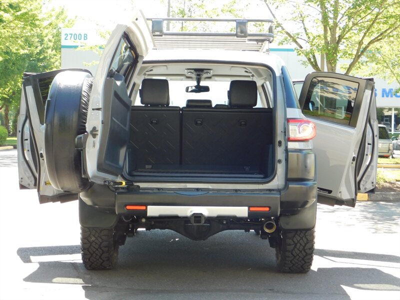 2014 Toyota FJ Cruiser 4X4 / TRD PKG / CRAWL CONTROL / LOW MILES LIFTED   - Photo 21 - Portland, OR 97217