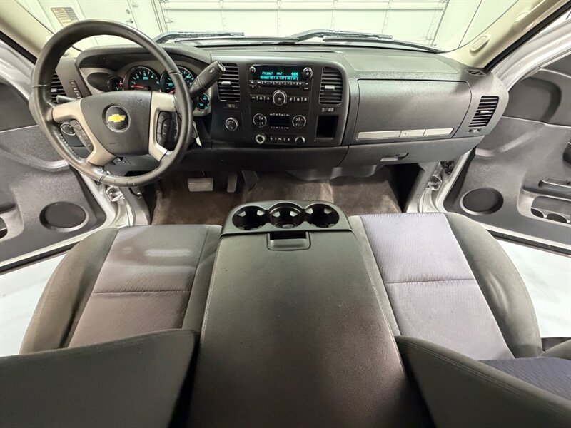 2011 Chevrolet Silverado 1500 LT Crew Cab 4X4 5.3L V8 / 1-OWNER LOCAL/ 74K MILES /Towing Pkg / Spray in bed liner /ZERO RUST - Photo 34 - Gladstone, OR 97027