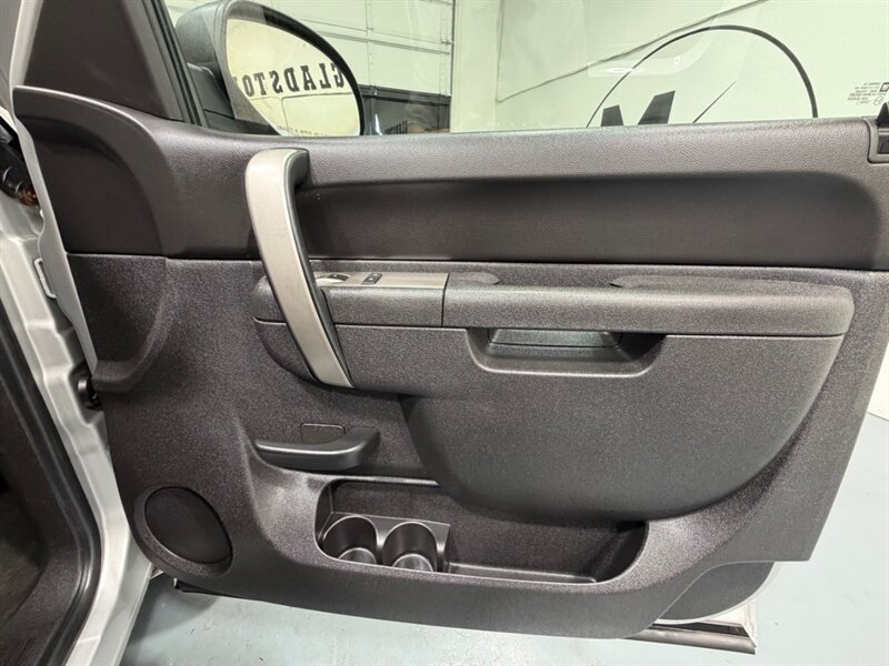 2011 Chevrolet Silverado 1500 LT Crew Cab 4X4 5.3L V8 / 1-OWNER LOCAL/ 74K MILES /Towing Pkg / Spray in bed liner /ZERO RUST - Photo 32 - Gladstone, OR 97027