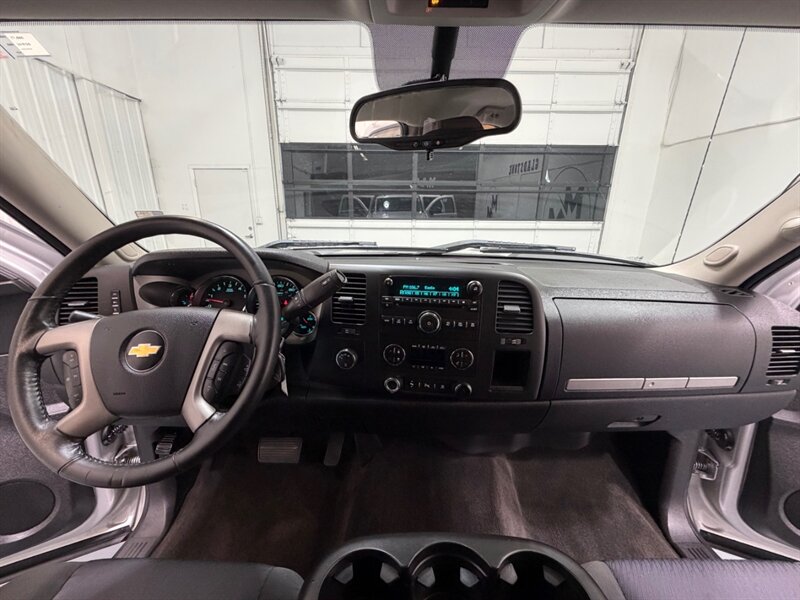 2011 Chevrolet Silverado 1500 LT Crew Cab 4X4 5.3L V8 / 1-OWNER LOCAL/ 74K MILES /Towing Pkg / Spray in bed liner /ZERO RUST - Photo 38 - Gladstone, OR 97027
