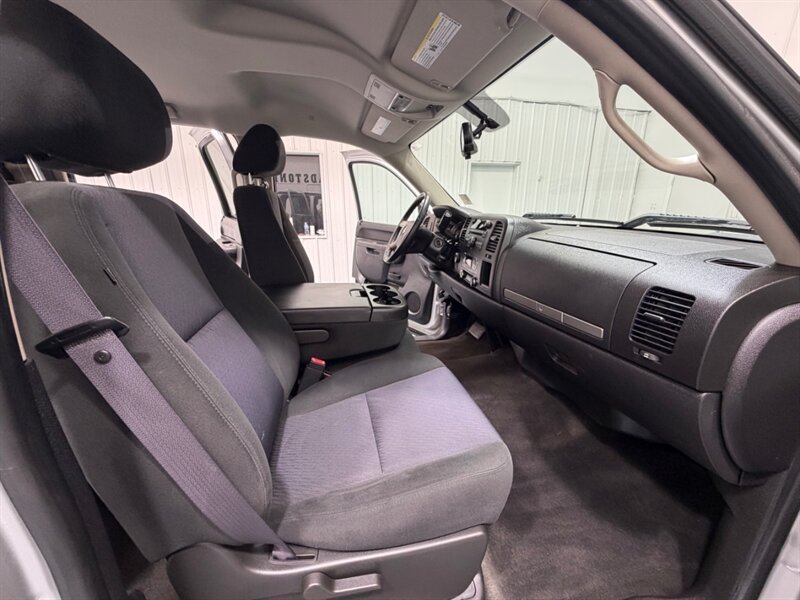2011 Chevrolet Silverado 1500 LT Crew Cab 4X4 5.3L V8 / 1-OWNER LOCAL/ 74K MILES /Towing Pkg / Spray in bed liner /ZERO RUST - Photo 15 - Gladstone, OR 97027