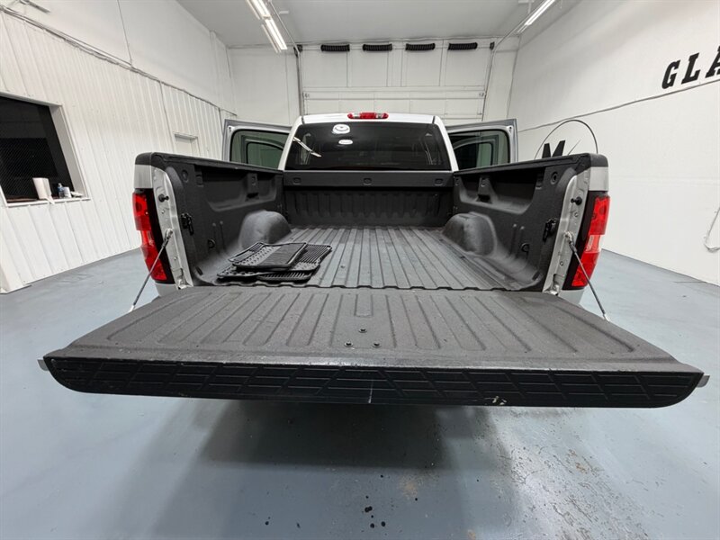 2011 Chevrolet Silverado 1500 LT Crew Cab 4X4 5.3L V8 / 1-OWNER LOCAL/ 74K MILES /Towing Pkg / Spray in bed liner /ZERO RUST - Photo 10 - Gladstone, OR 97027