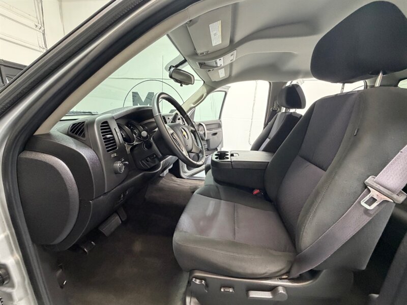 2011 Chevrolet Silverado 1500 LT Crew Cab 4X4 5.3L V8 / 1-OWNER LOCAL/ 74K MILES /Towing Pkg / Spray in bed liner /ZERO RUST - Photo 12 - Gladstone, OR 97027