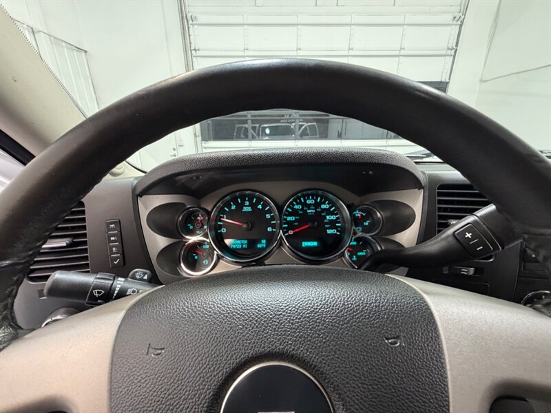 2011 Chevrolet Silverado 1500 LT Crew Cab 4X4 5.3L V8 / 1-OWNER LOCAL/ 74K MILES /Towing Pkg / Spray in bed liner /ZERO RUST - Photo 37 - Gladstone, OR 97027