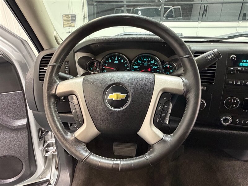 2011 Chevrolet Silverado 1500 LT Crew Cab 4X4 5.3L V8 / 1-OWNER LOCAL/ 74K MILES /Towing Pkg / Spray in bed liner /ZERO RUST - Photo 16 - Gladstone, OR 97027