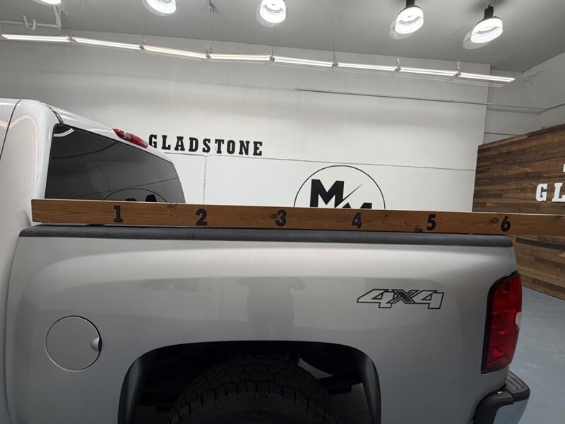 2011 Chevrolet Silverado 1500 LT Crew Cab 4X4 5.3L V8 / 1-OWNER LOCAL/ 74K MILES /Towing Pkg / Spray in bed liner /ZERO RUST - Photo 9 - Gladstone, OR 97027