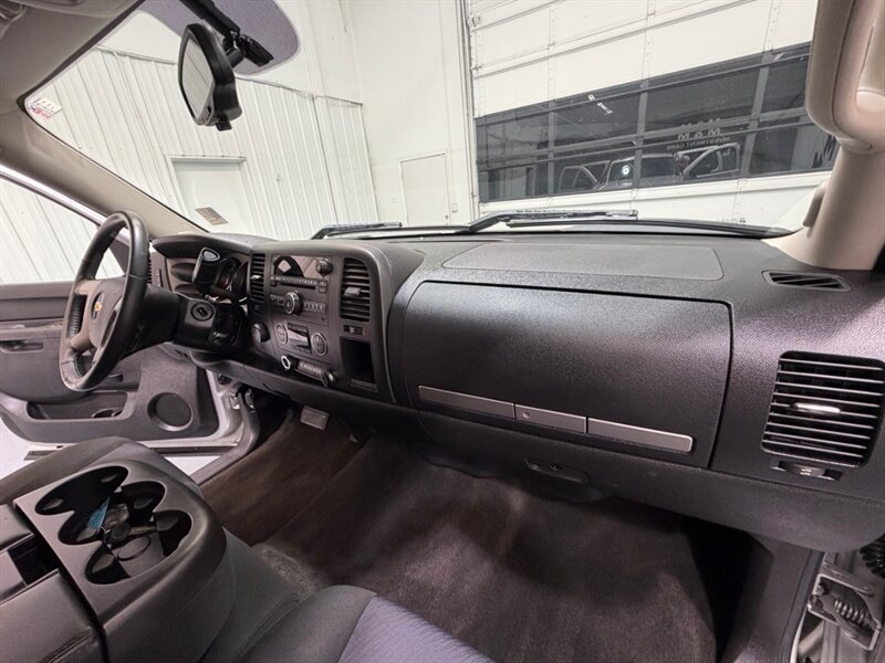 2011 Chevrolet Silverado 1500 LT Crew Cab 4X4 5.3L V8 / 1-OWNER LOCAL/ 74K MILES /Towing Pkg / Spray in bed liner /ZERO RUST - Photo 36 - Gladstone, OR 97027