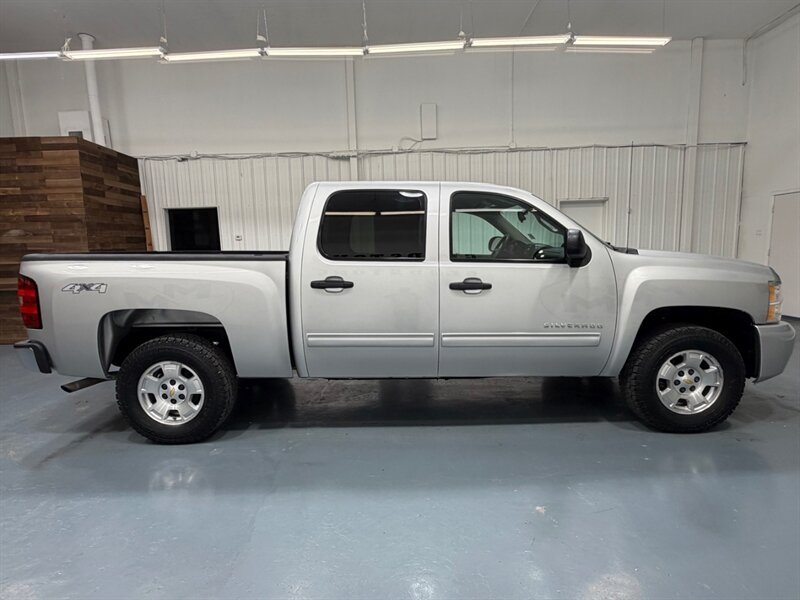 2011 Chevrolet Silverado 1500 LT Crew Cab 4X4 5.3L V8 / 1-OWNER LOCAL/ 74K MILES /Towing Pkg / Spray in bed liner /ZERO RUST - Photo 4 - Gladstone, OR 97027