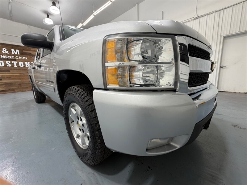 2011 Chevrolet Silverado 1500 LT Crew Cab 4X4 5.3L V8 / 1-OWNER LOCAL/ 74K MILES /Towing Pkg / Spray in bed liner /ZERO RUST - Photo 47 - Gladstone, OR 97027