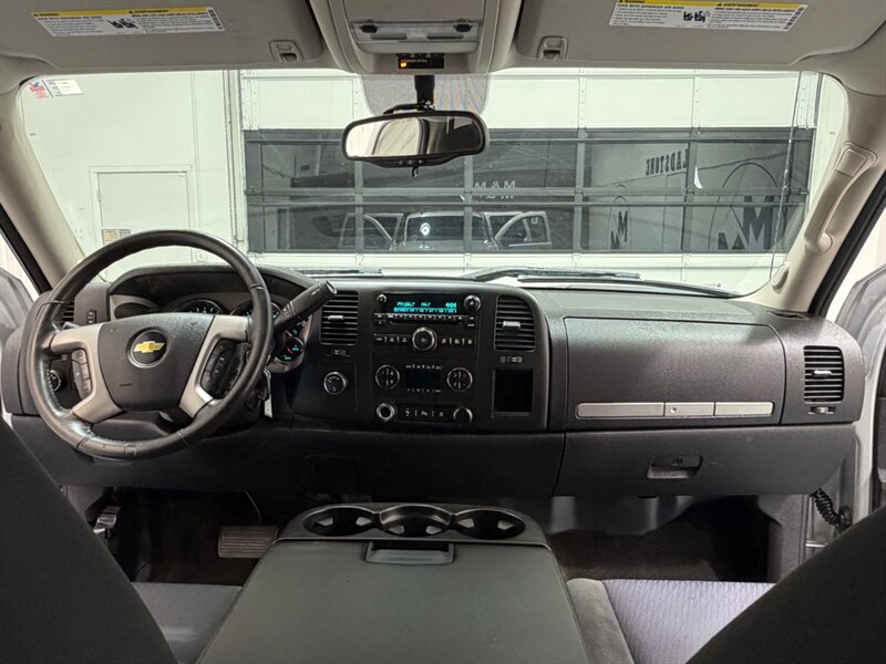 2011 Chevrolet Silverado 1500 LT Crew Cab 4X4 5.3L V8 / 1-OWNER LOCAL/ 74K MILES /Towing Pkg / Spray in bed liner /ZERO RUST - Photo 39 - Gladstone, OR 97027