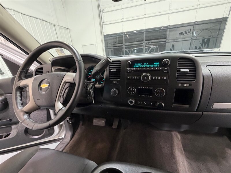 2011 Chevrolet Silverado 1500 LT Crew Cab 4X4 5.3L V8 / 1-OWNER LOCAL/ 74K MILES /Towing Pkg / Spray in bed liner /ZERO RUST - Photo 17 - Gladstone, OR 97027