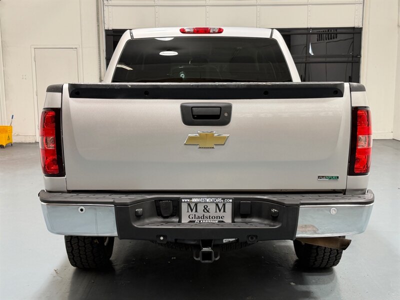 2011 Chevrolet Silverado 1500 LT Crew Cab 4X4 5.3L V8 / 1-OWNER LOCAL/ 74K MILES /Towing Pkg / Spray in bed liner /ZERO RUST - Photo 6 - Gladstone, OR 97027