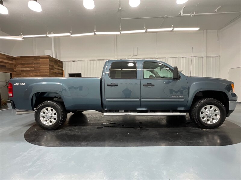 2013 GMC Sierra 3500 SLE Crew Cab 4X4 / 6.6L DIESEL / ONLY 29.000 MILES  / LOCAL w. ZERO RUST / SRW - Photo 4 - Gladstone, OR 97027