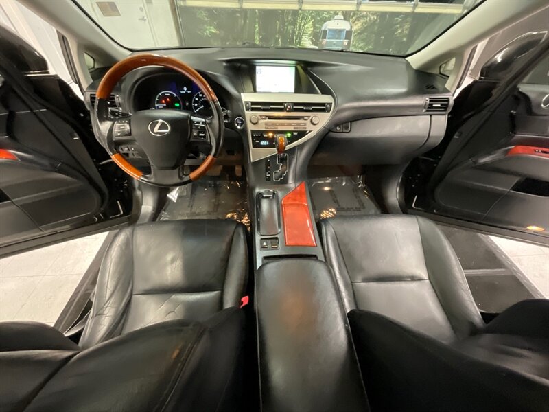 2011 Lexus RX 450h Sport Utility AWD / HYBRID / Leather / Navig  /Backup Camera / Heated & Cooled Leather Seats / BRAND NEW TIRES/ SHARP & CLEAN !! - Photo 31 - Gladstone, OR 97027