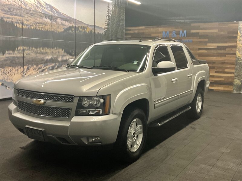 2010 Chevrolet Avalanche LT Sport Utility Pickup 4X4 / Leather Heated/ Z71  Z71 OFF RD PKG / Sunroof / Leather Heated Seats / 105,000 MILES - Photo 1 - Gladstone, OR 97027