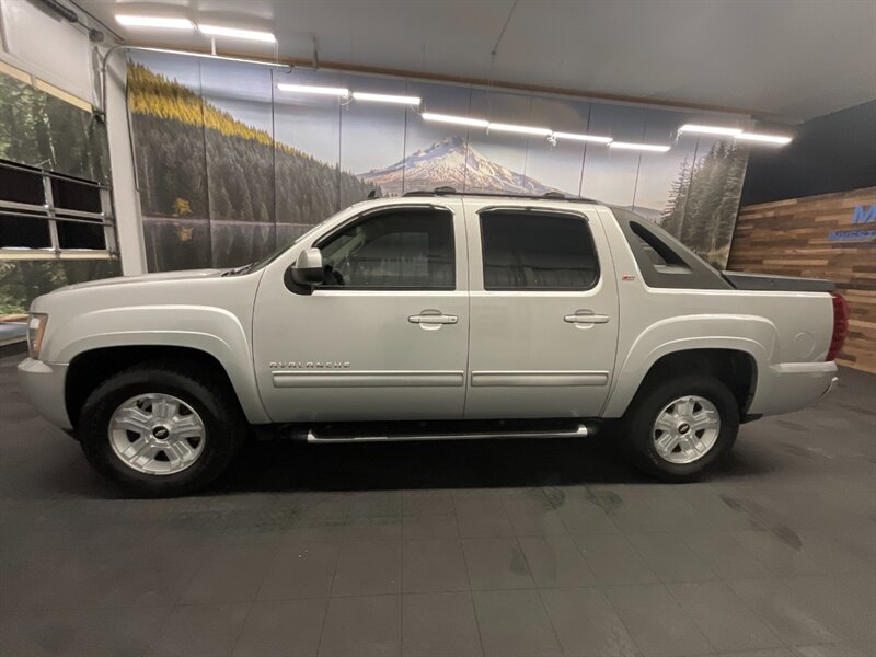 2010 Chevrolet Avalanche LT Sport Utility Pickup 4X4 / Leather Heated/ Z71  Z71 OFF RD PKG / Sunroof / Leather Heated Seats / 105,000 MILES - Photo 3 - Gladstone, OR 97027