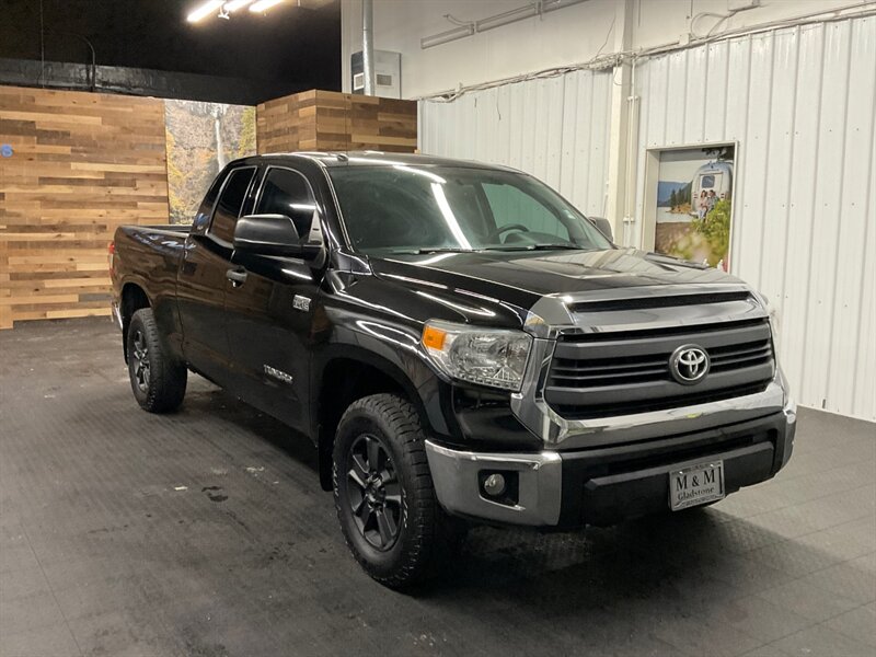 2014 Toyota Tundra SR5 4X4 / 5.7L V8 / Navigation & Backup Camera  LOCAL OREGON TRUCK / RUST FREE / Excel Cond - Photo 2 - Gladstone, OR 97027