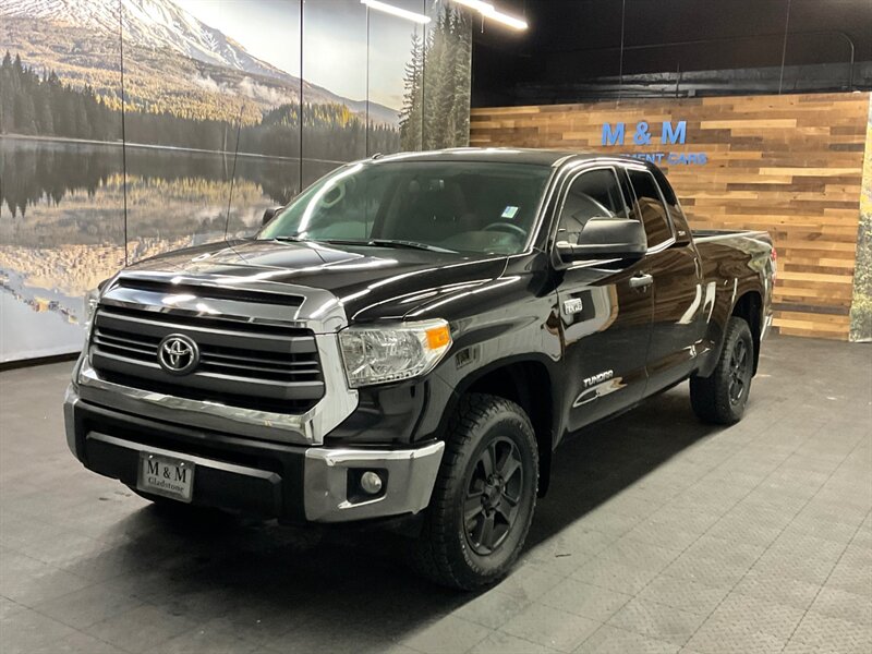 2014 Toyota Tundra SR5 4X4 / 5.7L V8 / Navigation & Backup Camera  LOCAL OREGON TRUCK / RUST FREE / Excel Cond - Photo 25 - Gladstone, OR 97027